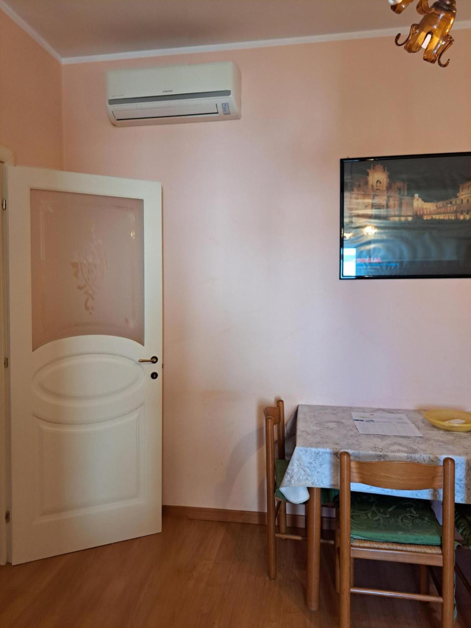 Mamma Gina Apartment Лече Екстериор снимка